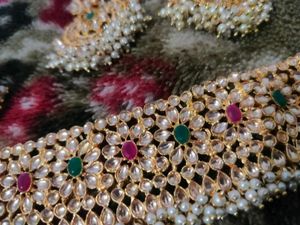 Kundan Chokar Necklace Set Earrings With Mangtika