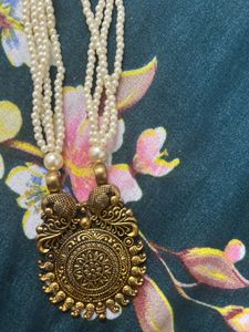 Vintage-Style Pearl Necklace