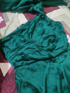 Elegant Emerald One-Shoulder Gown - Satin