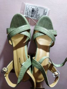La-Peek Green Sandals