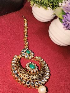 Elegant Green Maang Tikka