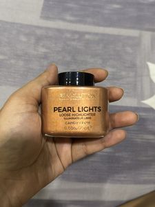 Makeup Revolution Pearl Lights Highlighter