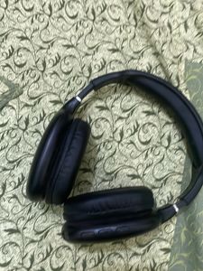 Black Wireless Headphones