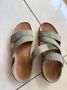 Skechers Women Comfort Olive Sandals- uk6/Eur39