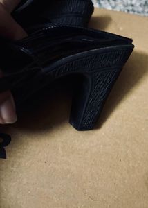 Black Thong Heel Sandals