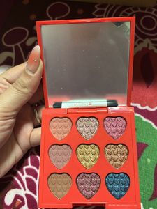 MYGLAMM XOXO EYESHADOW PALETTE