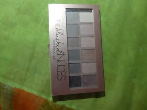 Maybelline Newyork eyeshadow pallate The blushed Nudes