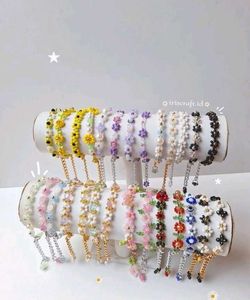 Beaded Flower Bracelet🌼
