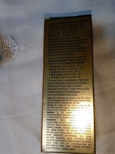 Lakme Hyaluronic Dewy Micro-Essence