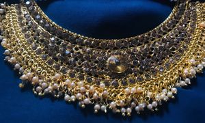 Gold Toned Indian Jewelry Set⭐️