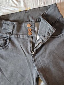 Gray High-Waisted Jeans