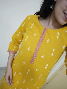 Avaasa Yellow Printed Straight Kurta