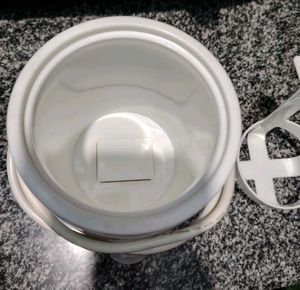 Wax warmer with basket