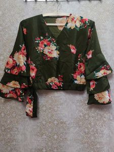 Floral Print Crop Top With Bell Style Sleeves