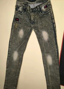 Stylish Distressed TOMMY Jeans