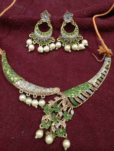 Green &amp; Pearl Necklace Set
