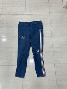 💥Edge &amp; Shine: HUE Distressed Shimmer Jeggings! ✨