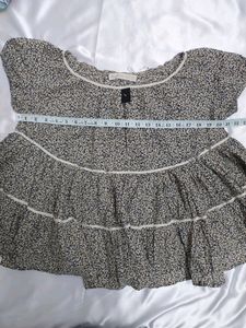 Imported Pretty Frill Top🎀