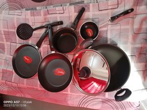 Brand New 7 Pieces Non Stick Cookware Set