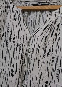 Patterned Blouse with Long Sleeves