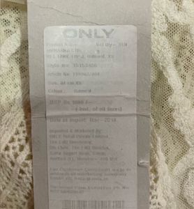 ONLYSleeveless T-shirt with Back Lace Panel