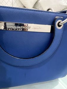 Women’s DKNY BAG LIKE NEW