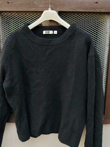 Uniqlo Black Sweater