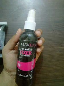 Huda Beauty Matte Fixer Face Spray