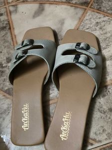 Flat sandals