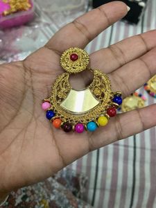 Beautiful ear rings with maang tikka