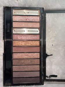 Makeup Revolution london Eyeshadow palatte