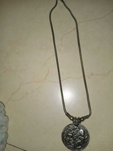 Vintage Silver Tone Pendant Necklace