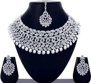 Elegant Silver Jewelry Set