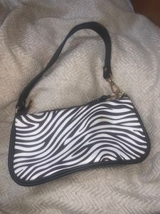 Black And White Trendy Hand Bag