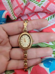 Cute Bow Band Golden Wrist Watch For Women
