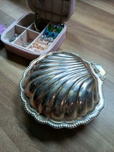 metal shell-shaped jewelry or trinket box