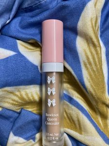 Bowknot Queen Concealer