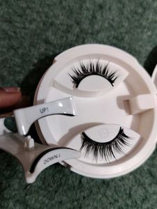 False Eyelashes with Applicator
