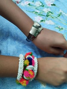 mala,2New Face Mask,Brush,Bracelet,NewPurse,Cluter