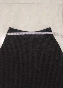 Elegant Black Skirt 28-32