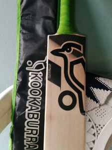 Kookaburra 8 Grains Bat With Cover