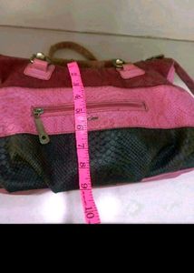 Hand Bag-2 slip pockets,3 small chain ,1 big chai