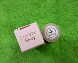🧡Charlotte Tilbury Foundation🧡 Shade Natural 04