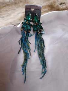 One Pair ❤️Fashion Earrings 🥳🤩