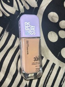 Maybelline Foundation 220