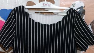Shein, Round Neck Style- Elegant striped  top