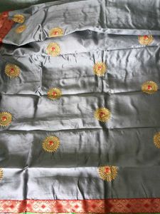 BrandNew TussarSilkSar Bieze&amp;RedWithGoldLace Borde