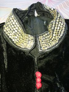 suit with red pant and black dupatta