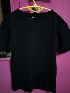 black t-shirt🫧