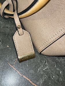 Van heusen Orginal Bag ( Straps Are Damaged)